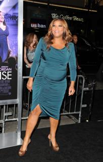 Queen Latifah feet photo thumbnail