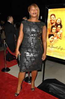 Queen Latifah feet photo thumbnail