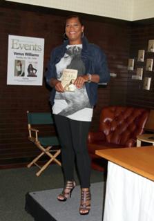 Queen Latifah feet photo thumbnail
