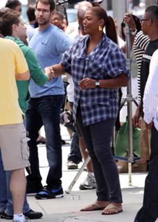 Queen Latifah feet photo thumbnail