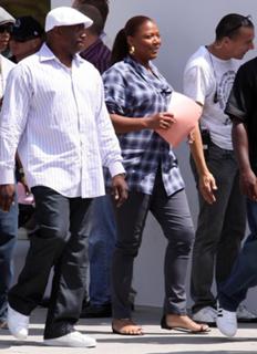 Queen Latifah feet photo thumbnail