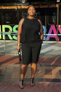 Queen Latifah feet photo thumbnail