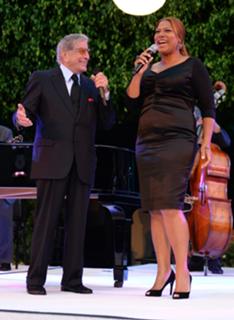 Queen Latifah feet photo thumbnail