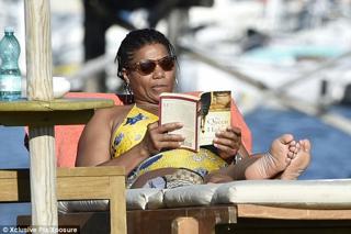 Queen Latifah feet photo thumbnail