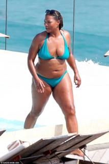 Queen Latifah feet photo thumbnail