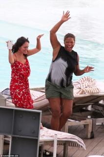 Queen Latifah feet photo thumbnail