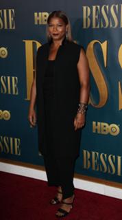 Queen Latifah feet photo thumbnail