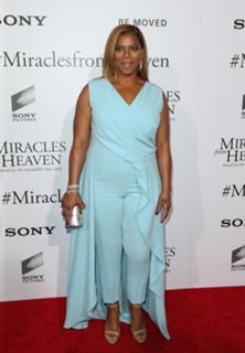 Queen Latifah feet photo thumbnail