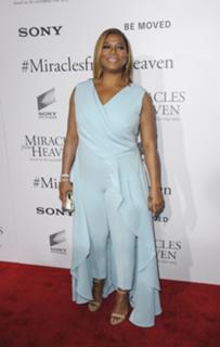 Queen Latifah feet photo thumbnail