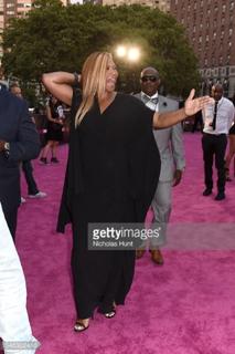 Queen Latifah feet photo thumbnail
