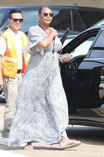 Queen Latifah feet photo thumbnail