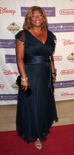 Queen Latifah feet photo thumbnail