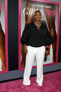 Queen Latifah feet photo thumbnail