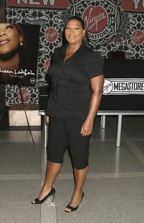 Queen Latifah feet photo thumbnail