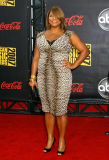 Queen Latifah feet photo thumbnail