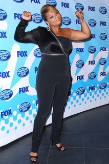Queen Latifah feet photo thumbnail