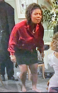 Queen Latifah feet photo thumbnail