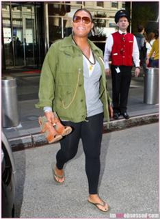 Queen Latifah feet photo thumbnail