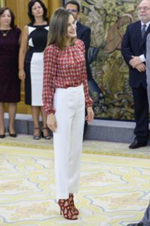Queen Letizia of Spain feet photo thumbnail