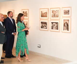Queen Letizia of Spain feet photo thumbnail