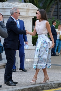 Queen Letizia of Spain feet photo thumbnail