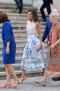 Queen Letizia of Spain feet photo thumbnail