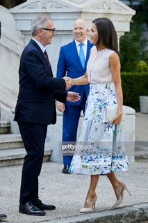 Queen Letizia of Spain feet photo thumbnail