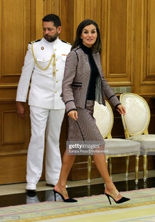 Queen Letizia of Spain feet photo thumbnail