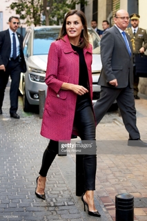 Queen Letizia of Spain feet photo thumbnail