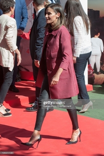 Queen Letizia of Spain feet photo thumbnail