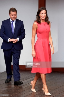 Queen Letizia of Spain feet photo thumbnail