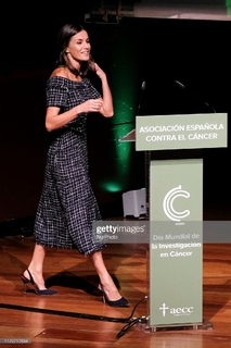 Queen Letizia of Spain feet photo thumbnail