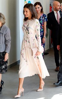 Queen Letizia of Spain feet photo thumbnail