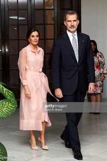 Queen Letizia of Spain feet photo thumbnail