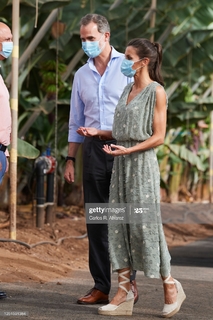Queen Letizia of Spain feet photo thumbnail