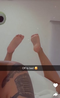 Queen Naija feet photo thumbnail