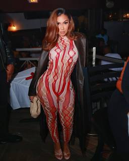 Queen Naija feet photo thumbnail