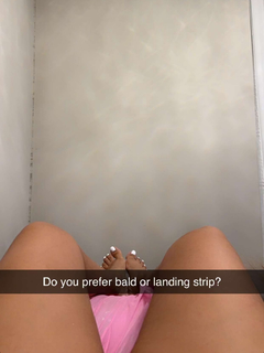 Queen Naija feet photo thumbnail