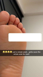 Queen Naija feet photo thumbnail