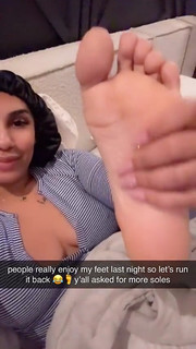 Queen Naija feet photo thumbnail