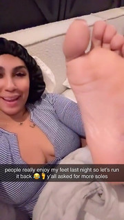 Queen Naija feet photo thumbnail