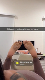 Queen Naija feet photo thumbnail