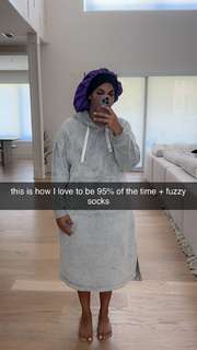 Queen Naija feet photo thumbnail