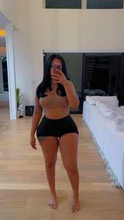 Queen Naija feet photo thumbnail
