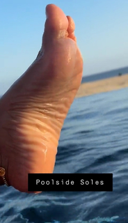Queen Naija feet photo thumbnail