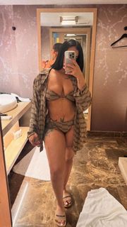Queen Naija feet photo thumbnail