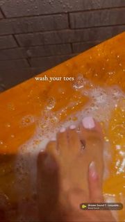 Queen Naija feet photo thumbnail