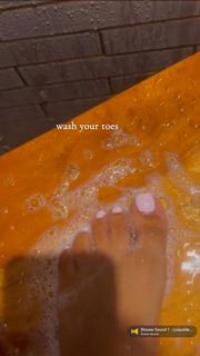 Queen Naija feet photo thumbnail