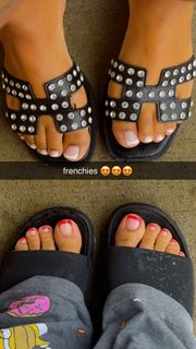 Queen Naija feet photo thumbnail