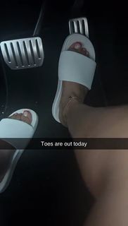Queen Naija feet photo thumbnail